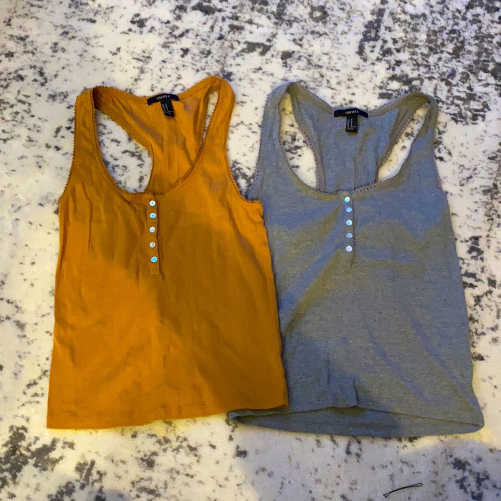 Two forever 21 tanks 👏🏼
